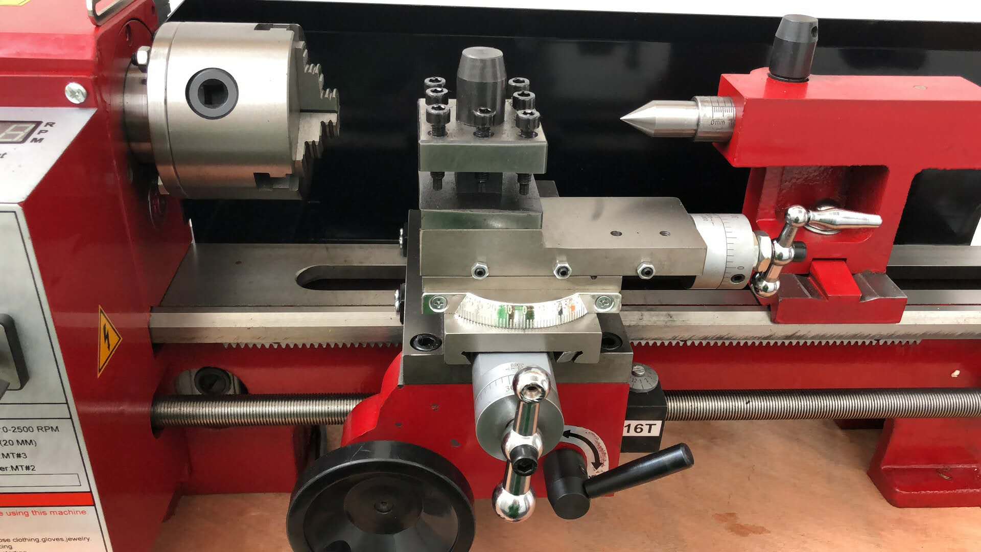 Hoe kies je een kosteneffectievere kleine werktuigmachine?